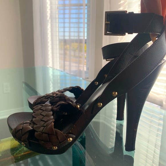 GUCCI Authentic Brown Leather High Heel Wooden Sandals with Gold Stud accents - Picture 1 of 8
